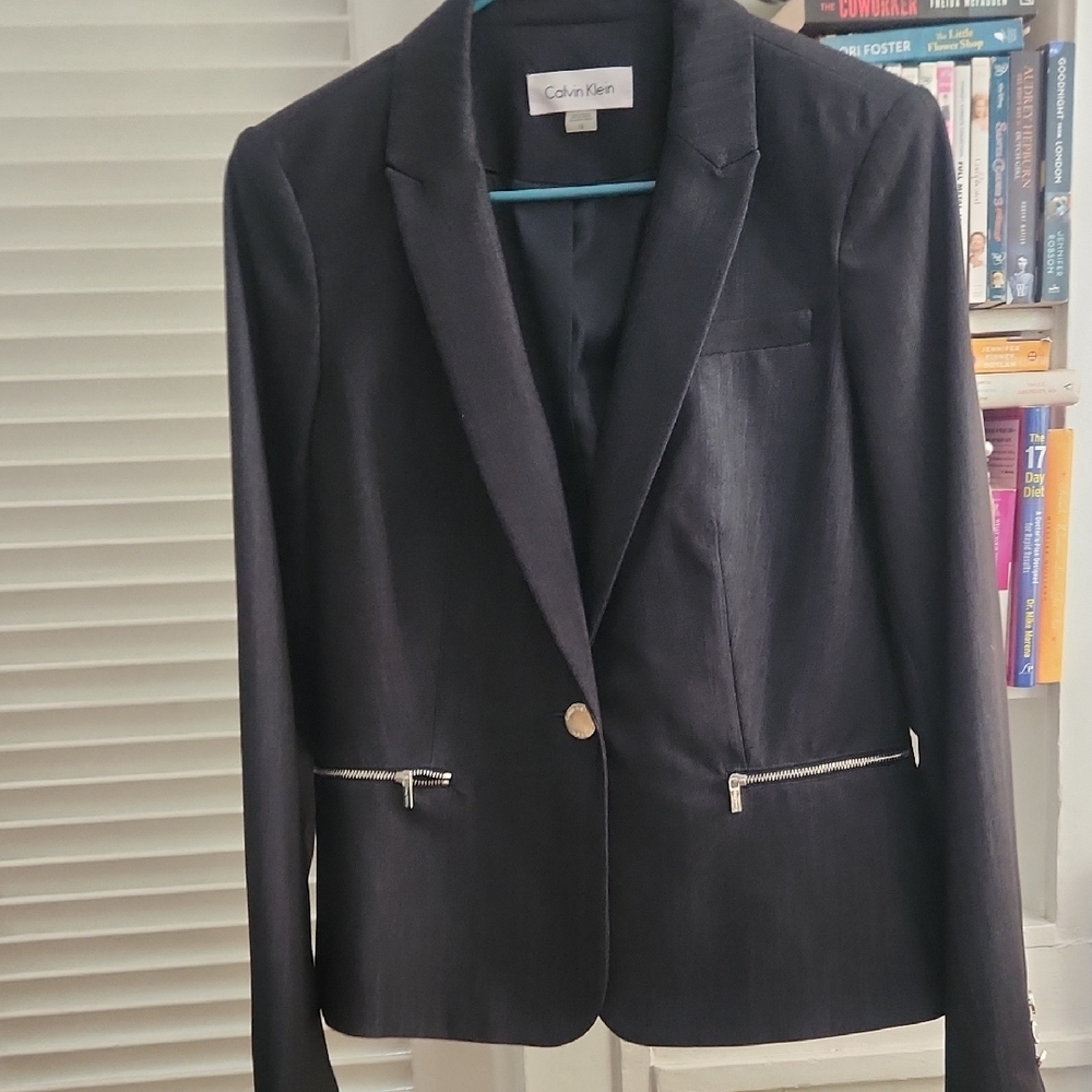 Calvin Klein Black Blazer with Notched Lapels and Structured Shoulders